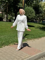 Tül ve taş detaylı takım beyaz